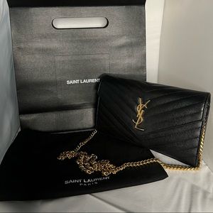 LARGE GRAIN DE POUDRE EMBOSSED LEATHER